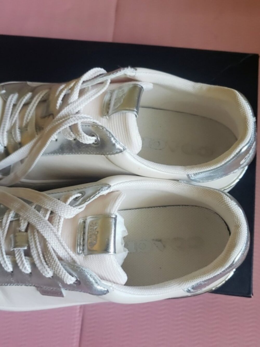 SOLD - Coach White Metallic Leather Sneakers Women’s Size 9 Low Top Like New - Picture 5 of 9